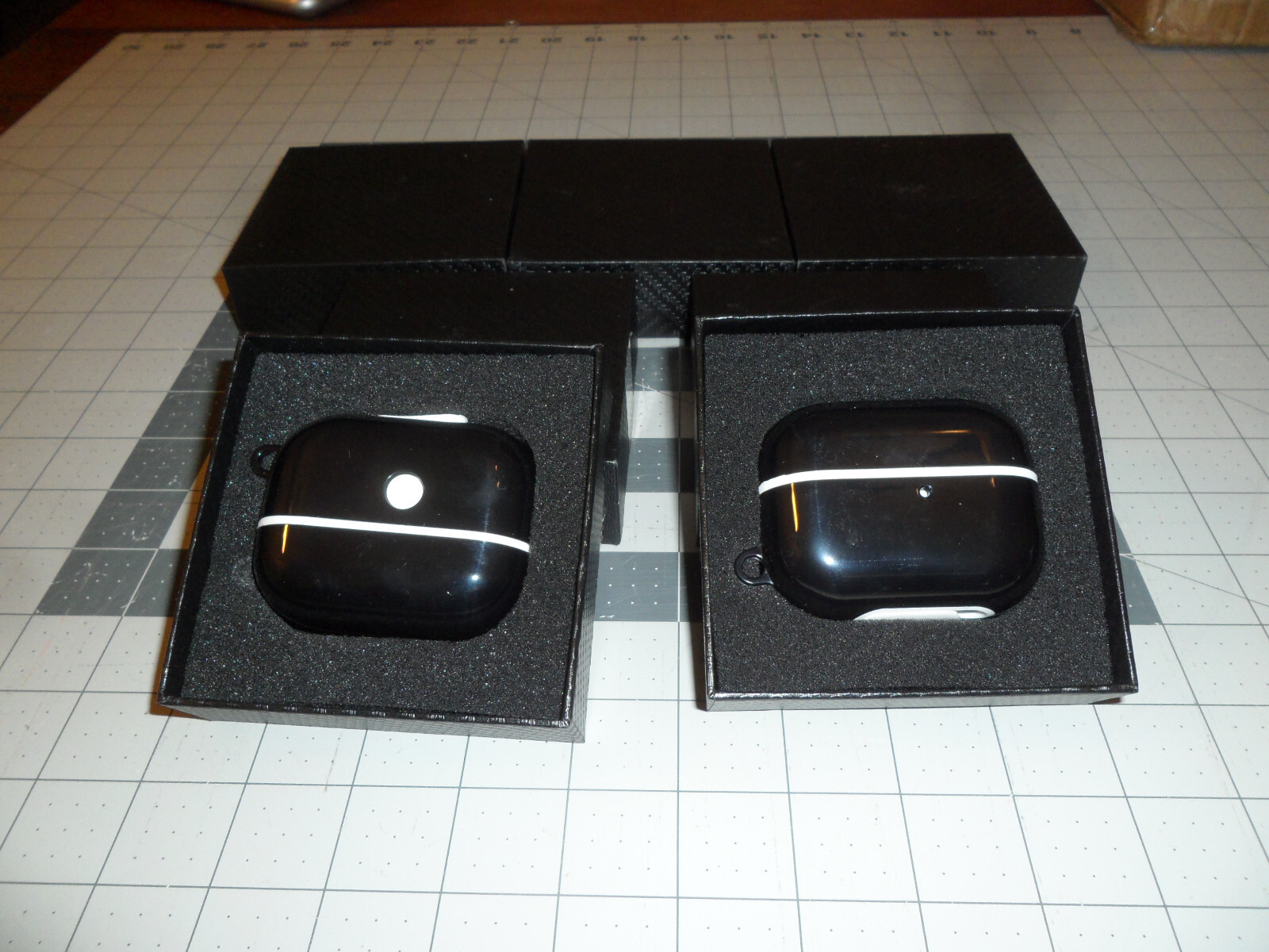 NIB Lot of 5 Black & White Ear Bud Cases Holders Key Chains Stocking Stuffer!