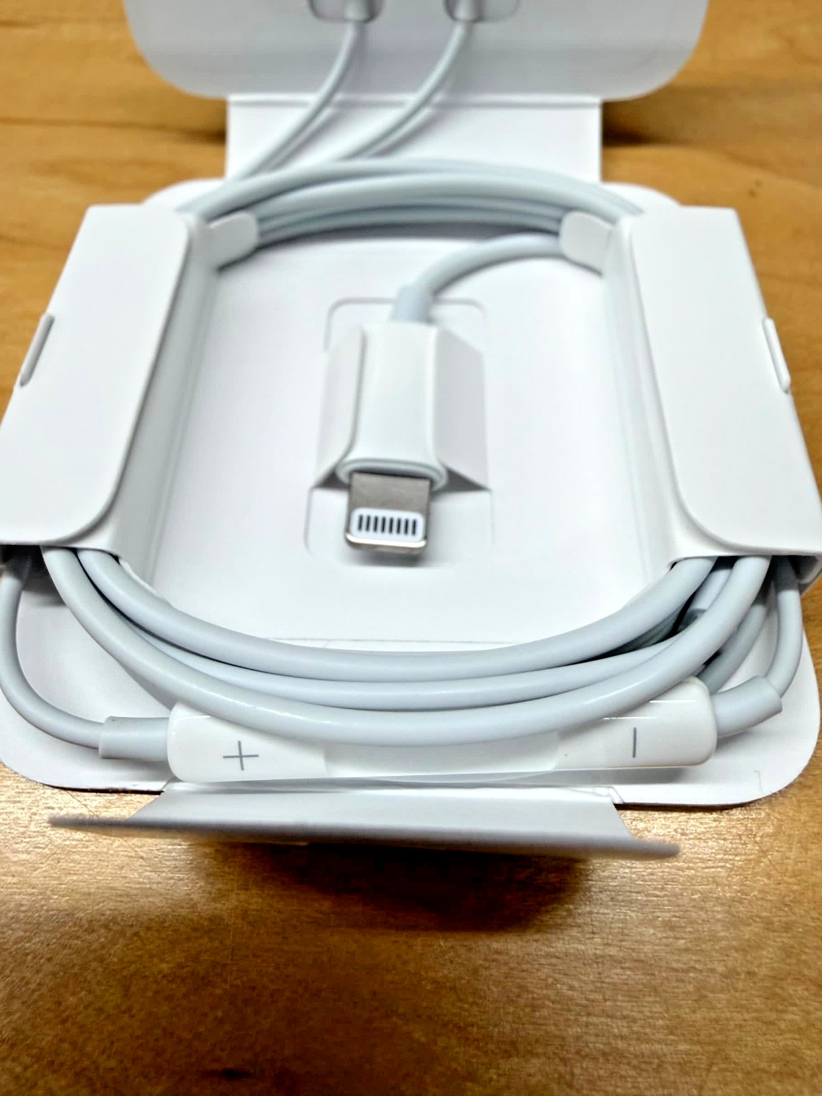 Lot of 50 NEW! Apple EarPods Wired Lightning Plug OEM Genuine Headphones