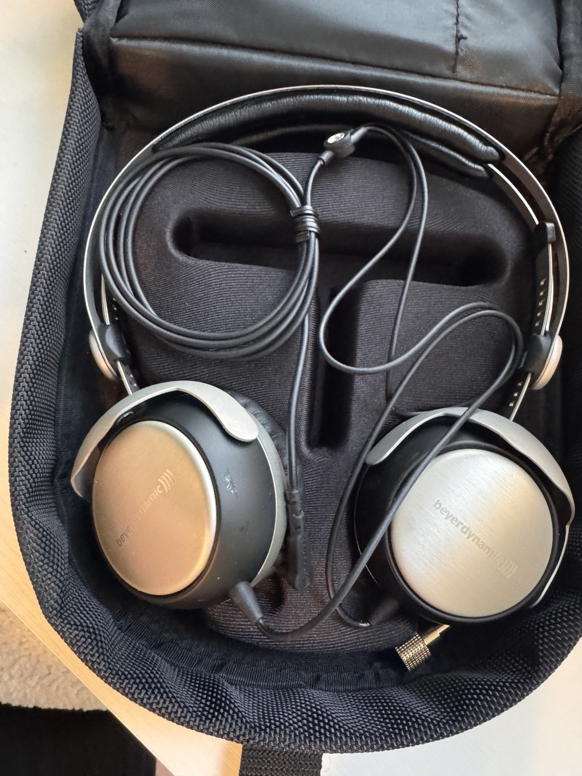 Beyerdynamic T 51 p Portable Headphones Open Box Case Manuals Accessories