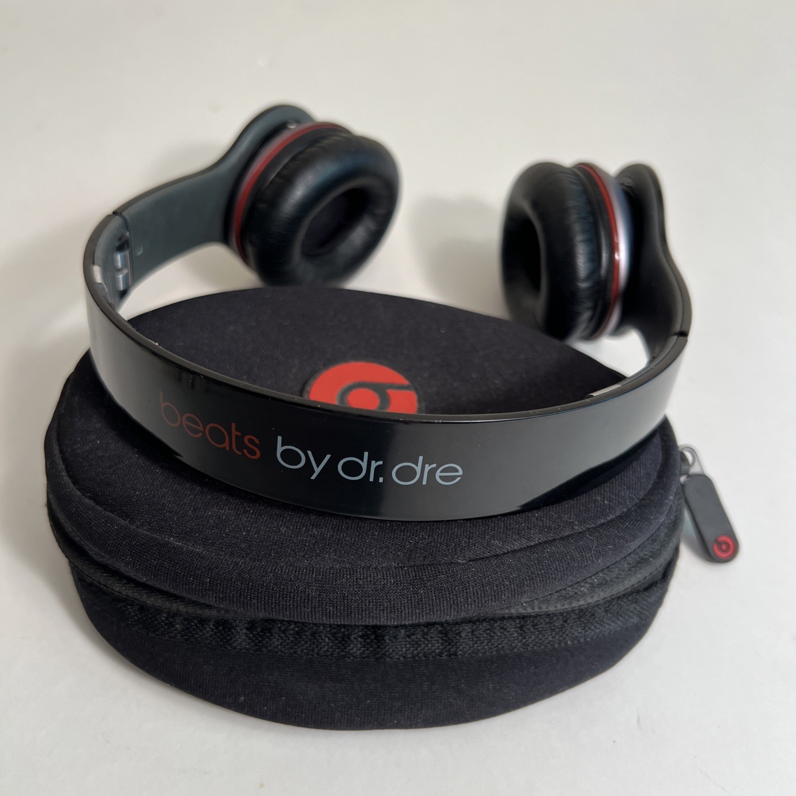 Beats Dr Dre Solo HD Compact Folding Headset F2212 in Soft Zipper Pouch NO CORD