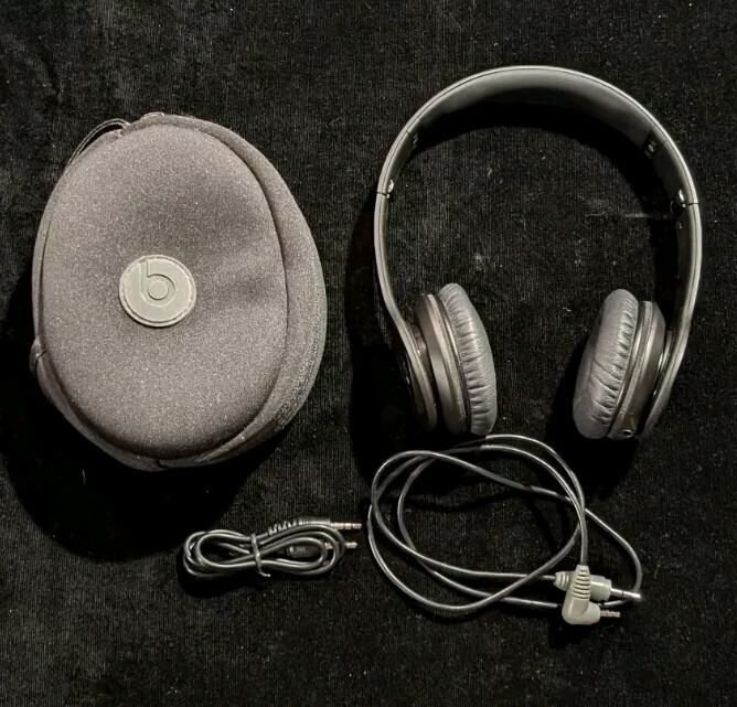 Beats by Dr Dre SOLO HD w/ AUX Cord & Zipper Case Headphones Black Tested