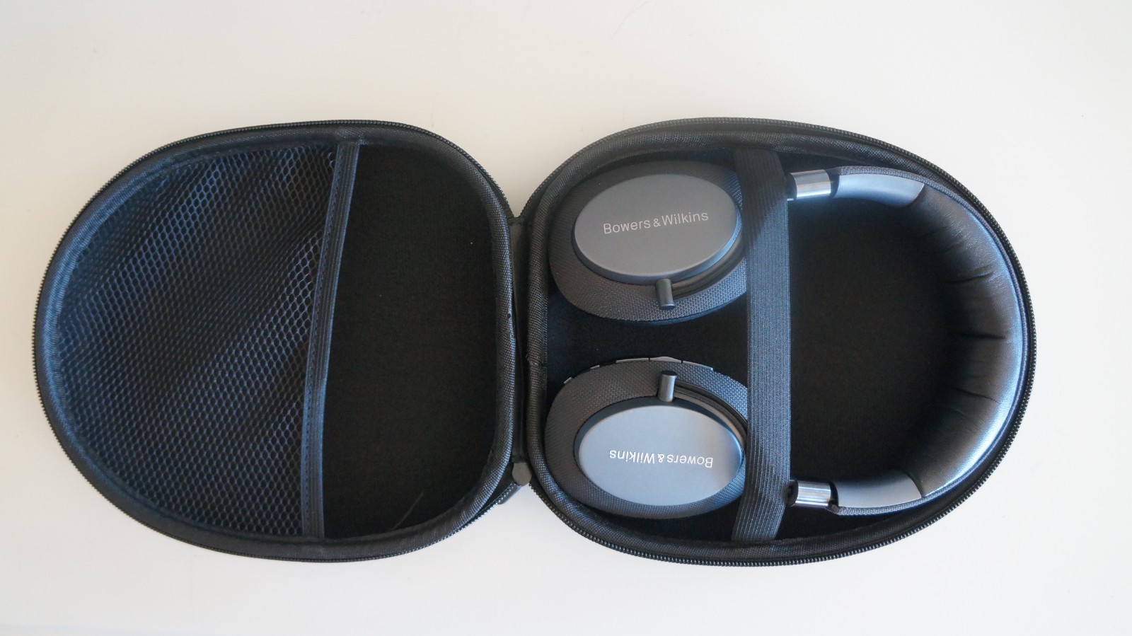 Bowers & Wilkins Headphones PX – Good working.