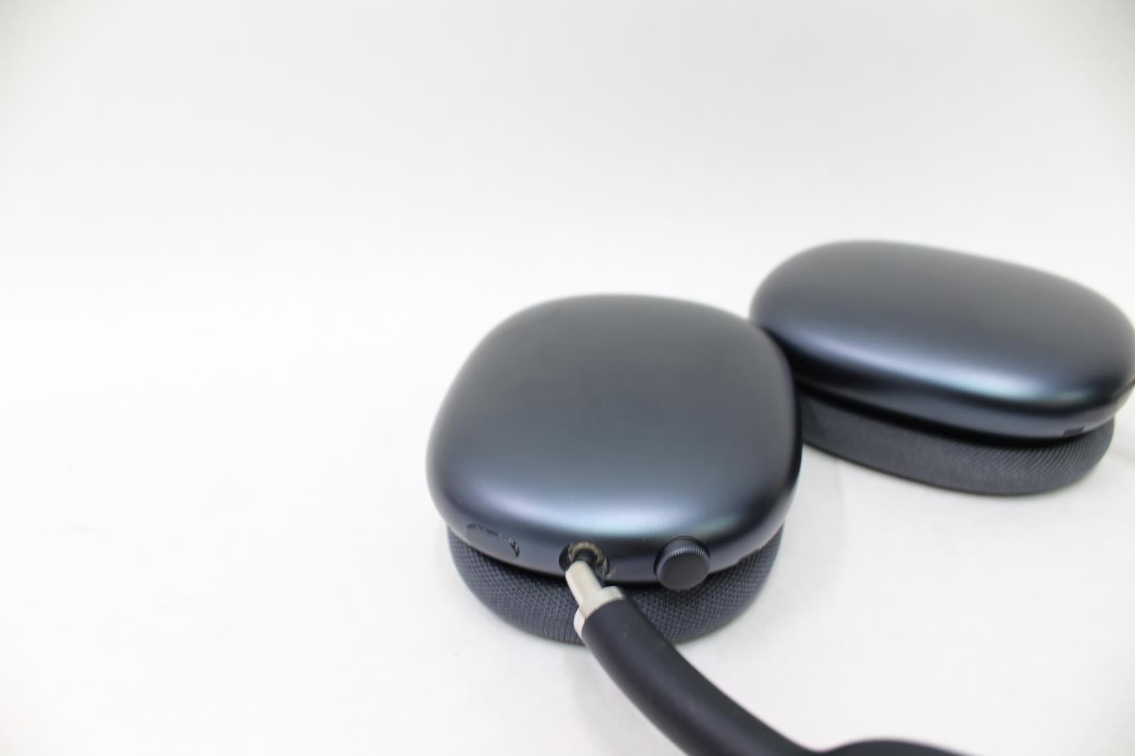 Apple AirPods Max Over-Ear Headphones with Smart Case – Midnight – A3184
