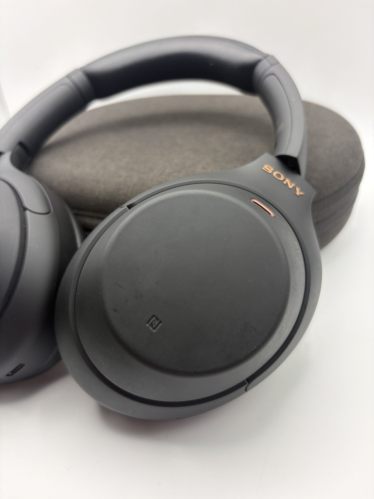Sony WH-1000XM4 Black Wireless Noise Cancelling Over-the-Ear Headphones + Case
