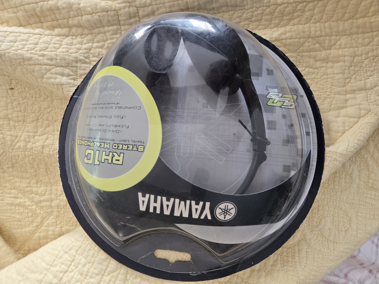 Yamaha Stereo Headphones RH1C Full Dynamic Range 1/8″ Plug with 1/4″ Adapter