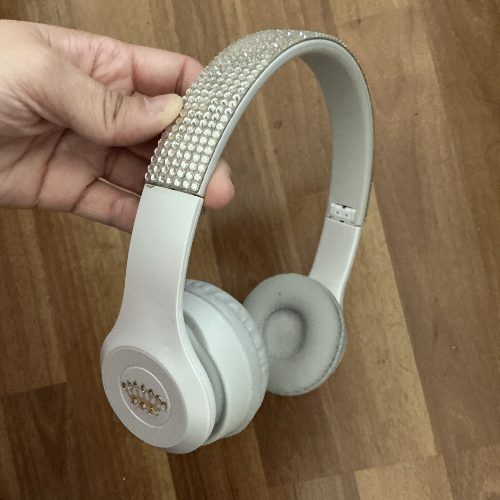Juicy Couture Wireless Bluetooth Headphones White Rhinestone Adjustable Headband