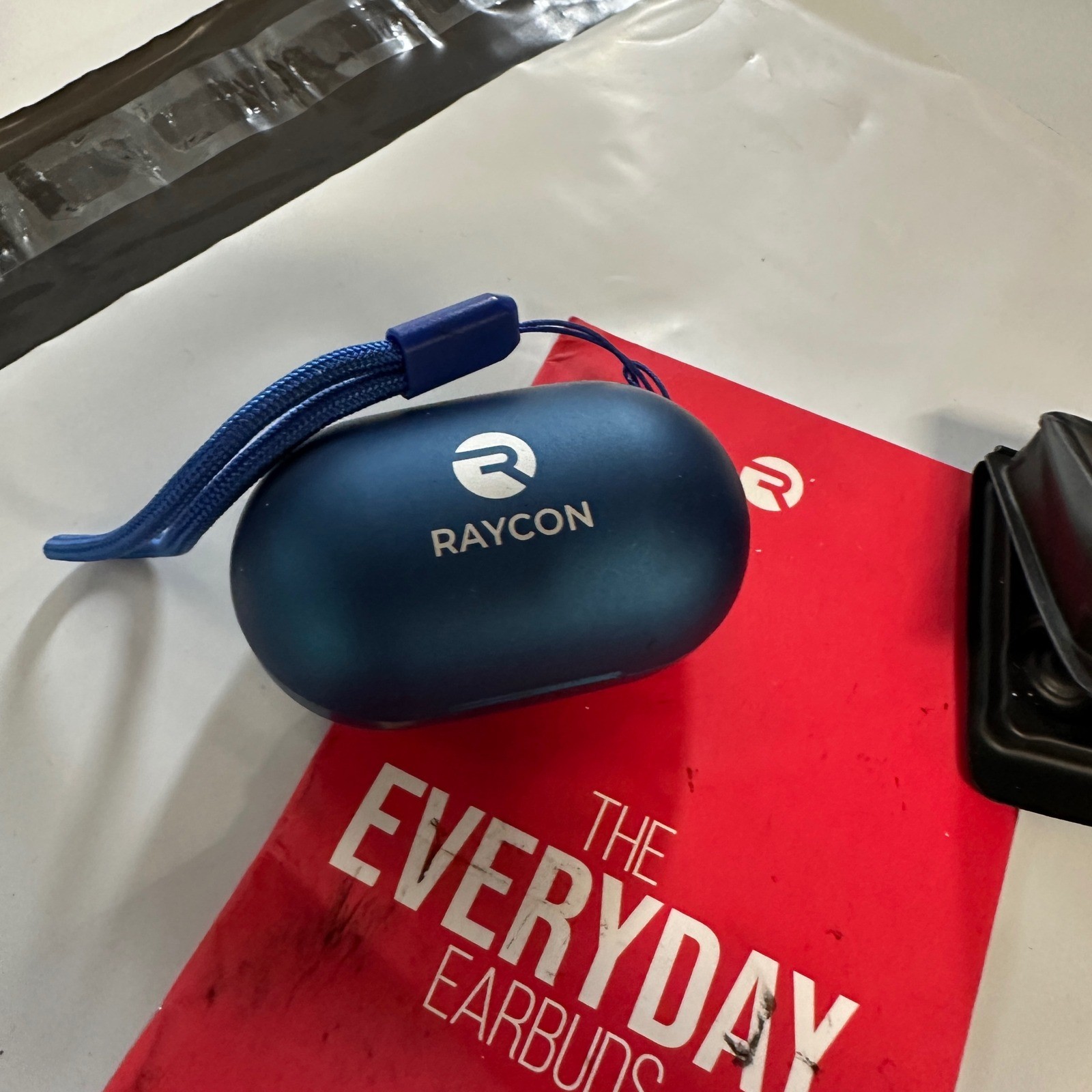 Raycon The Everyday Earbuds RBE725 Flare Blue Wireless Bluetooth Headphones Case