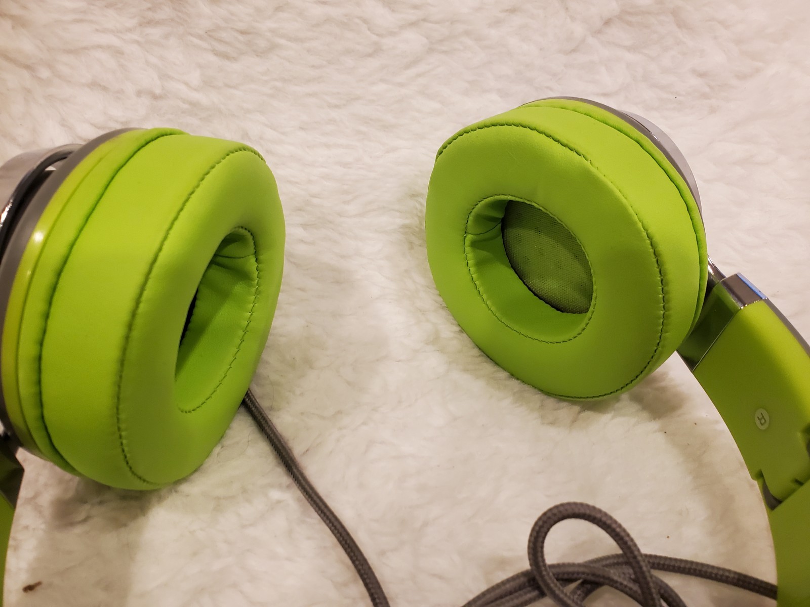 AILIHEN C8 Wired Headphones with Microphone W/ Volume Control Folding Used Bx4