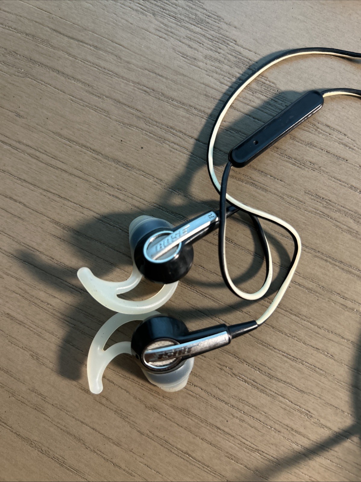 Bose IE2 In-Ear Wired Audio Headphones No Microphone Black White TESTED WORKING