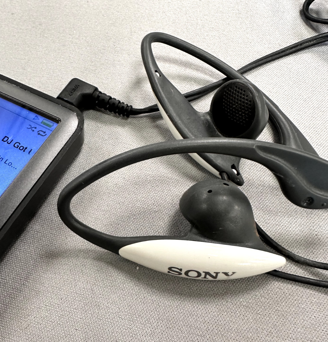 Sony S2 MDR-J011 Sports Running In Ear Headphones Wired TESTED + WORKS Pre-Owned