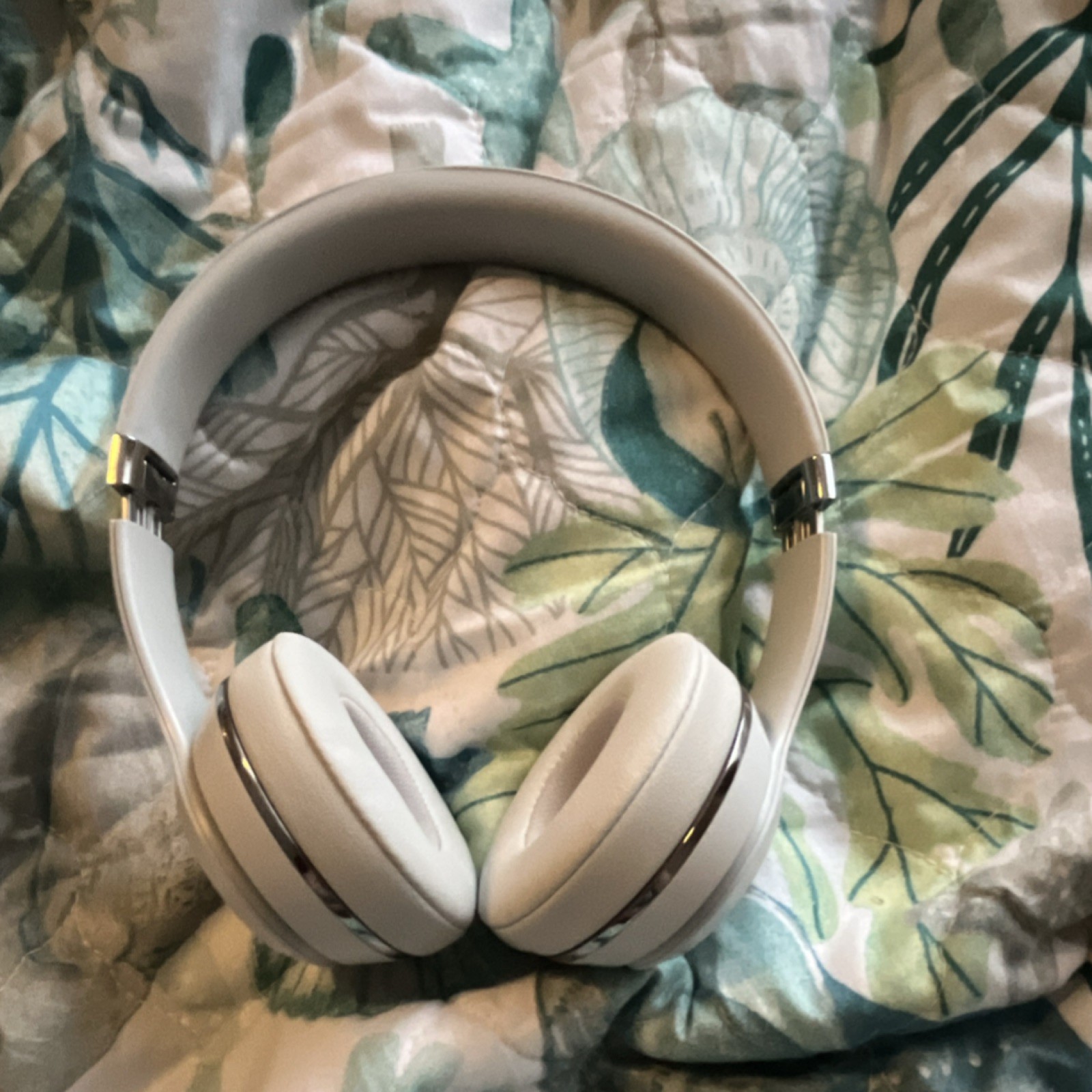 Beats by Dr. Dre Solo3 Wireless White Ear-Pad (On the Ear) Headband Headphones