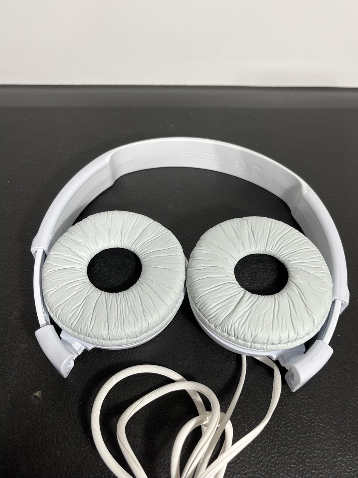 Sony MDR-ZX110 Ear-Pad (On the Ear) Headband Headphones – White – Tested