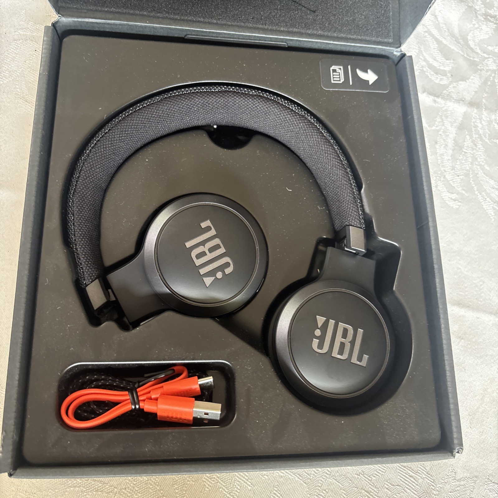 JBL Live 460NC Wireless On the Ear Noise-Canceling Headphones – Black –
