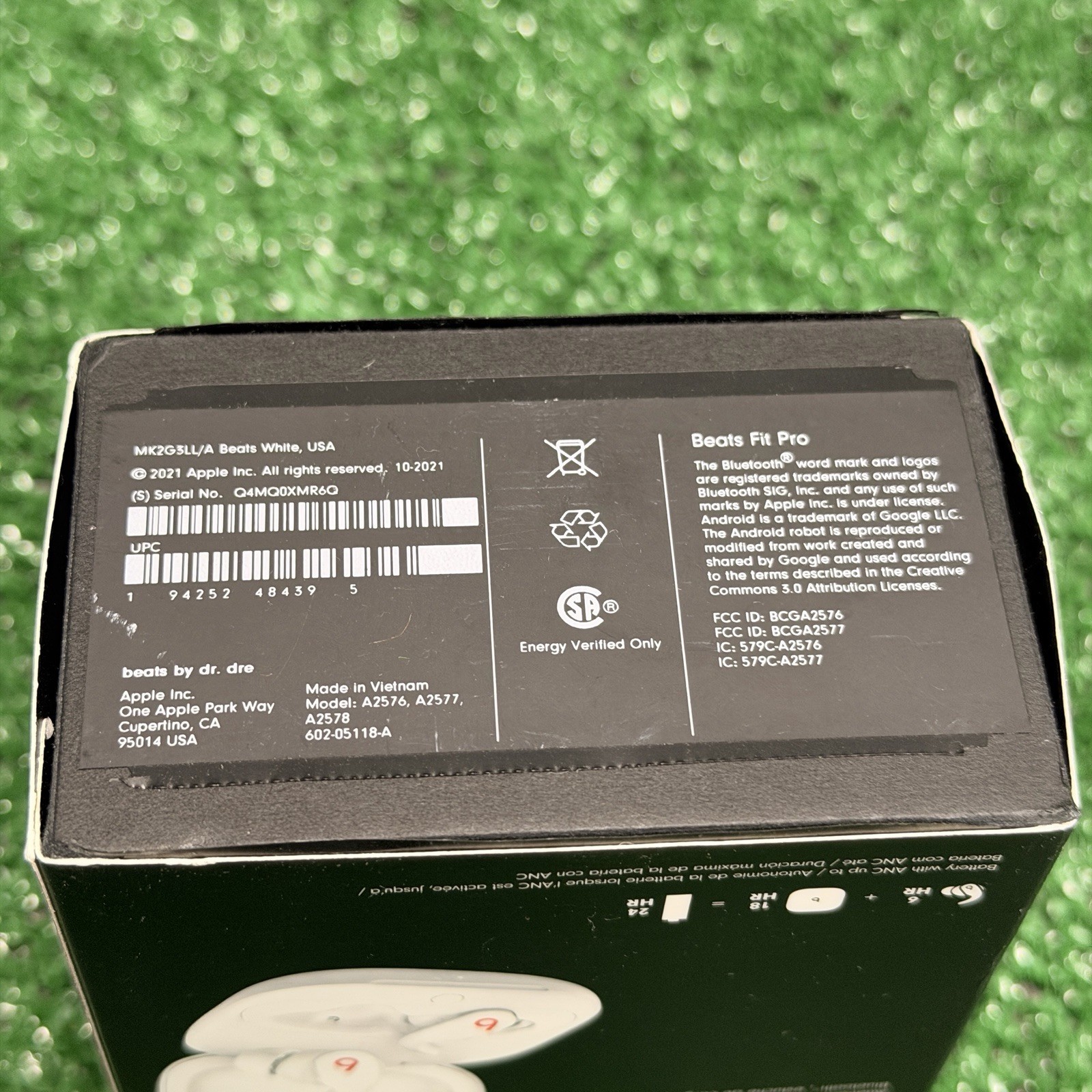 Beats Fit Pro True Wireless Earbuds White/Red A2577, Working, MISSING WINGTIPS.