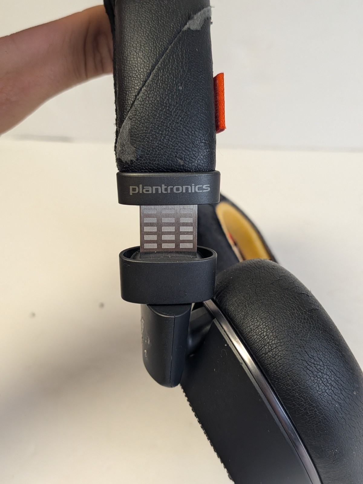 Plantronics Voyager PLT B8200 Bluetooth Headphones No Dongle **See Photos