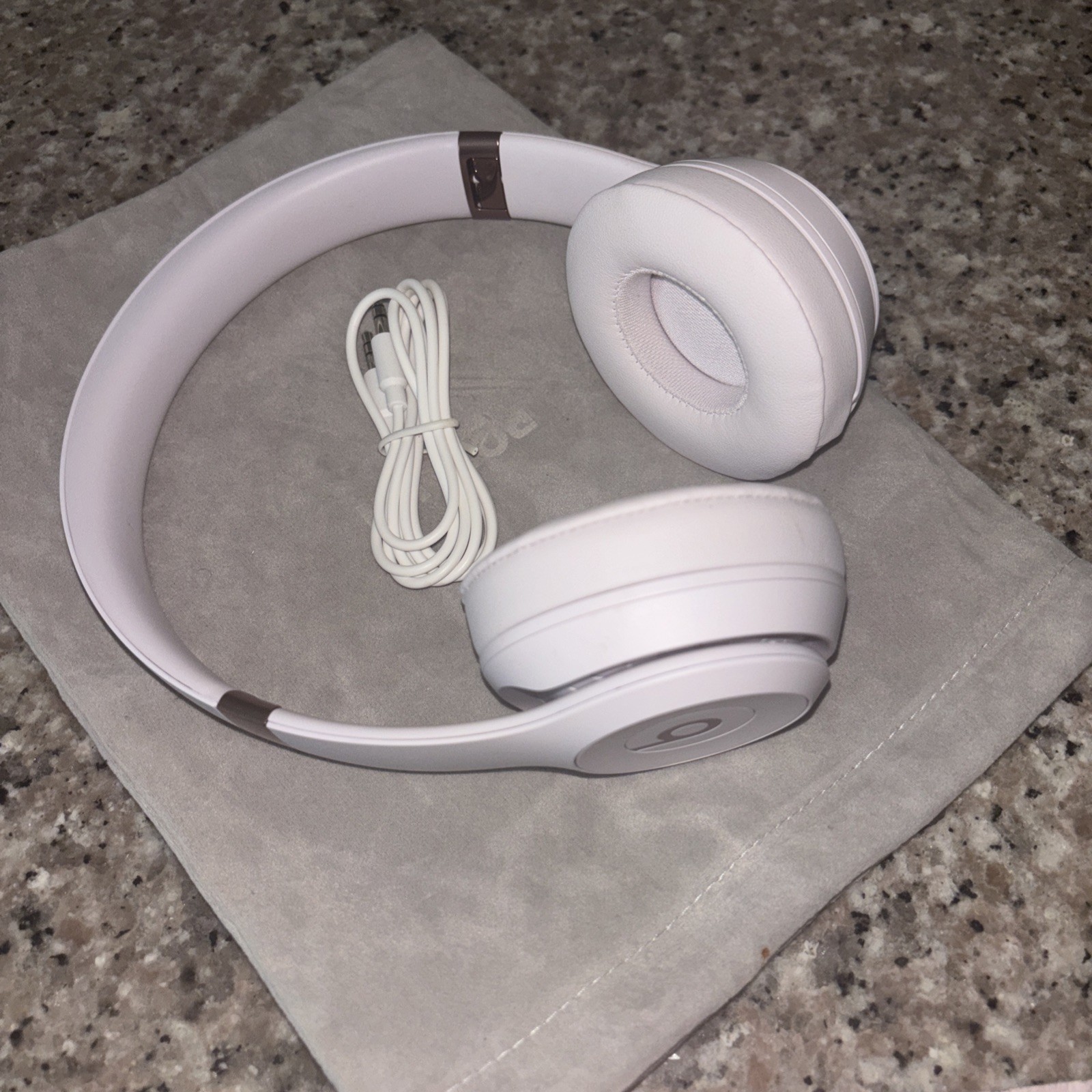 Beats by Dr. Dre Solo 4 A3140 Cloud Pink Wireless Bluetooth On-Ear Headphones