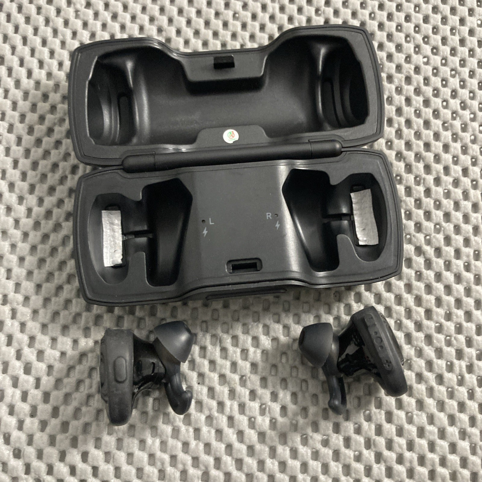 Bose SoundSport Free Wireless Bluetooth Earbuds Black with Built-In Microphone