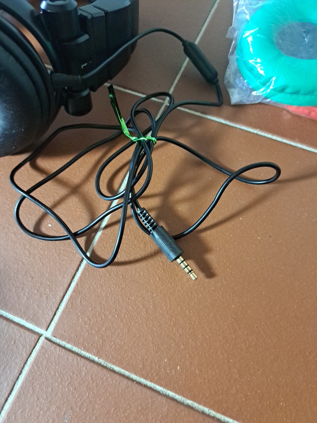Pioneer STEEZ Headphones SE-D10M Over the Ear Working. Has Cosmetic Damage