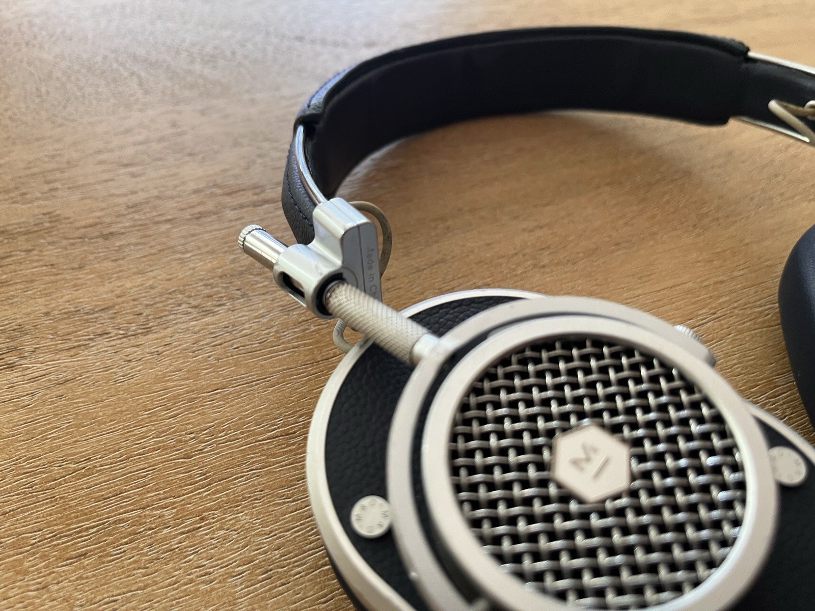 Master & Dynamic MH40 Wired Over-Ear Headphones Silver Aluminum Blue Leather