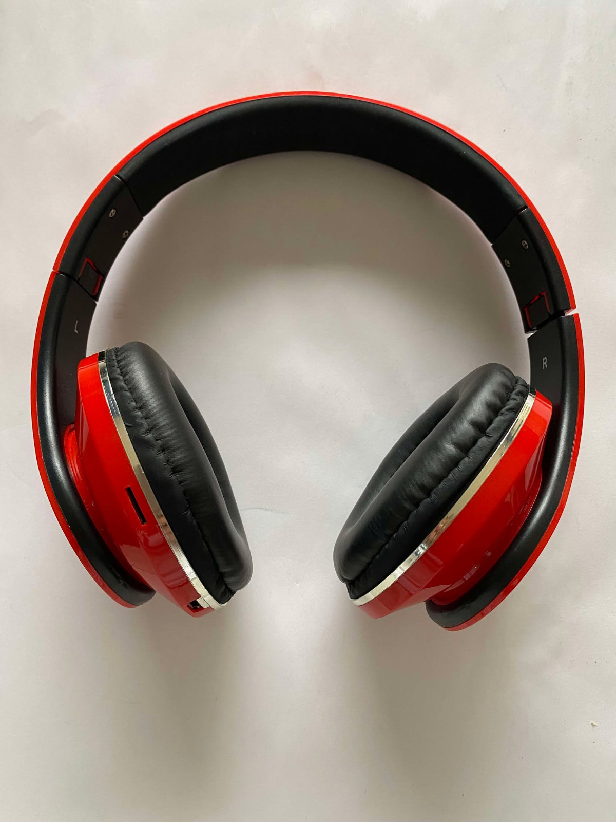 COBY RED HEADPHONES – Over the ear muff Soft Foldable wireless listen VERY GOOD