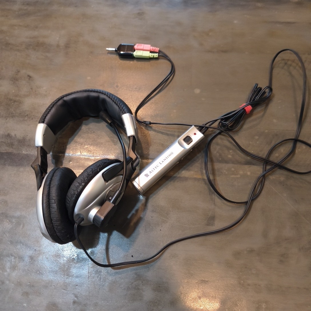 Altec Lansing AHS602i Retro Gaming Headset – Silver/Black – 2005
