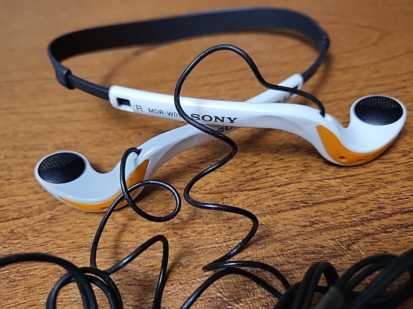 Sony MDR-W014 Sports Stereo Headphones Tested Orange White