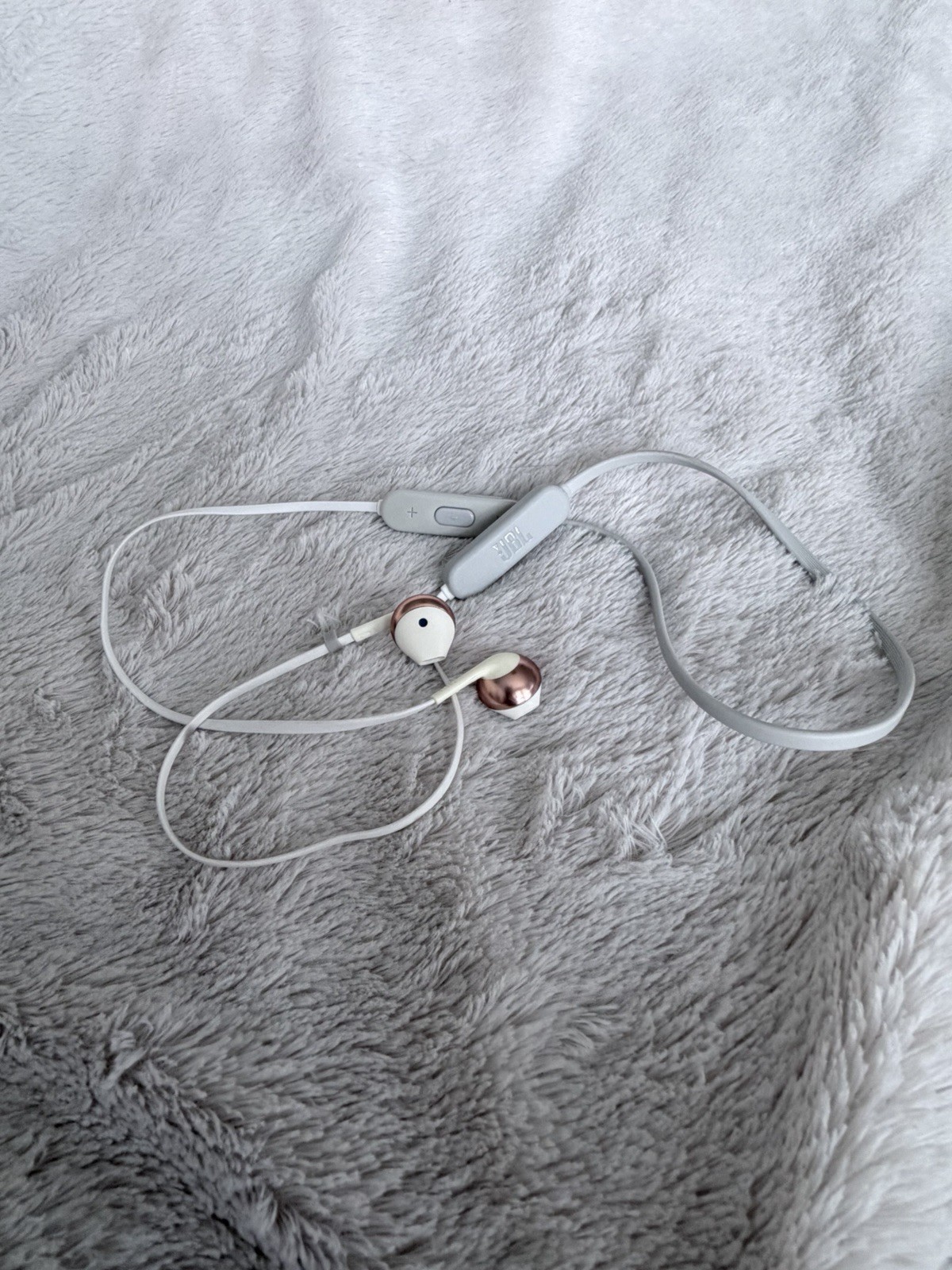JBL Tune 205BT Wireless Earbud Headphones – White/Rose Gold