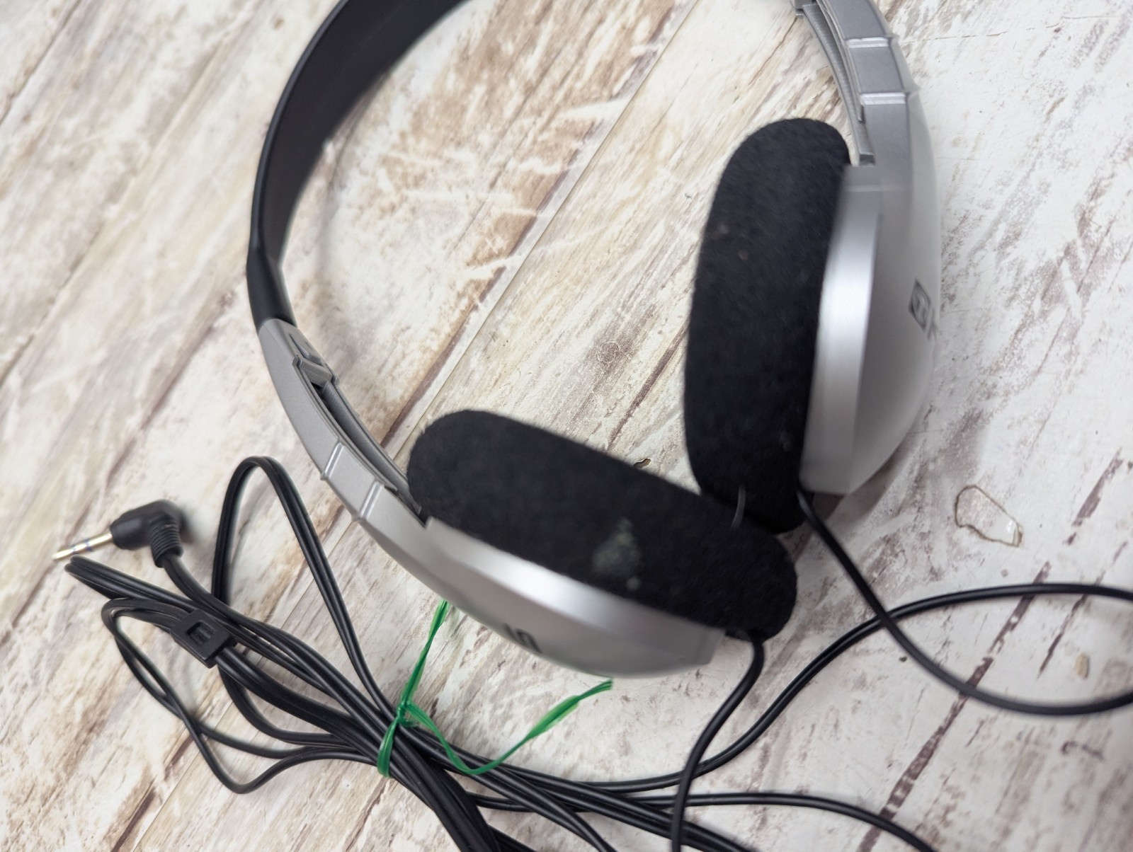 Koss KPH/6 Portable Stereophone Ultra Light Headphones Tested