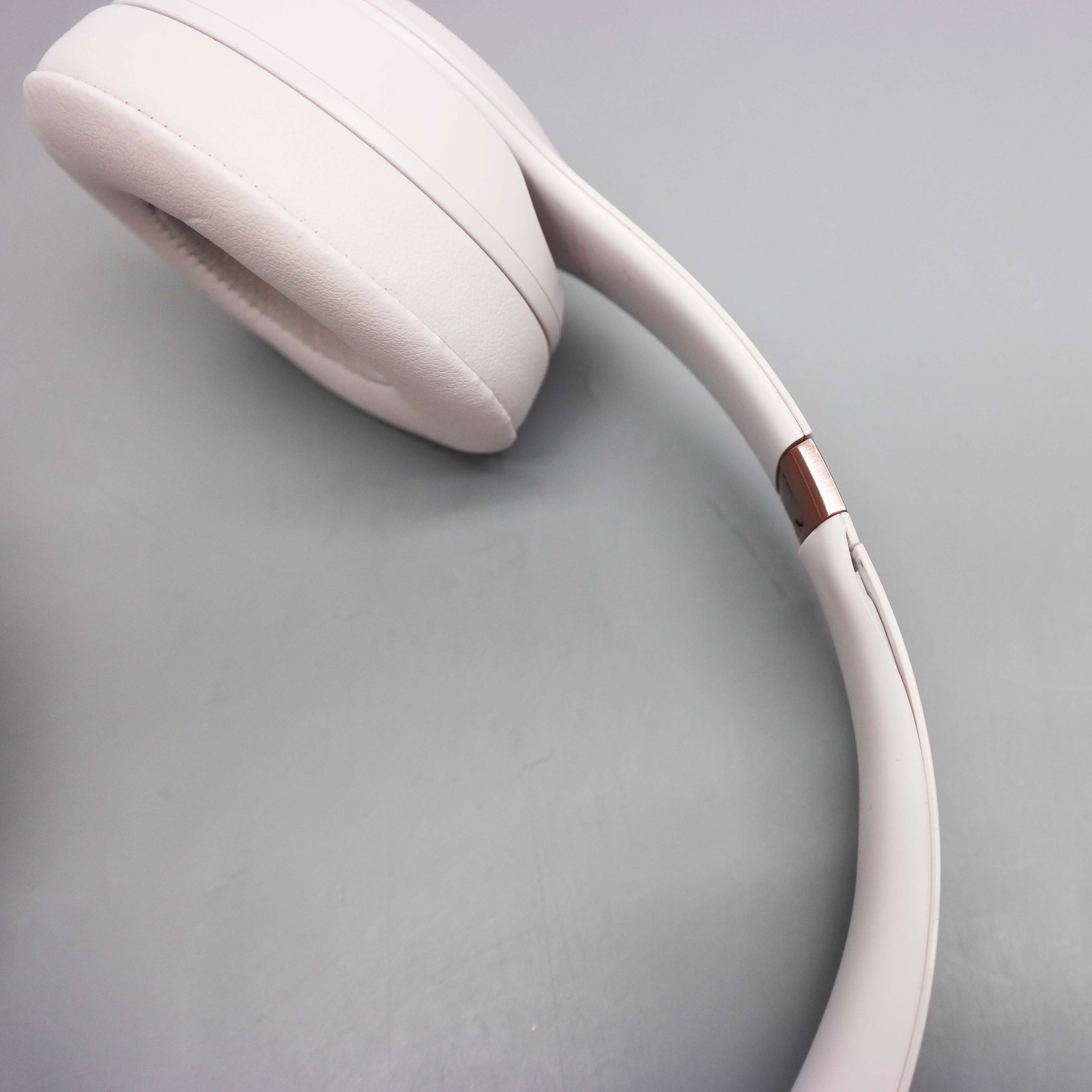 Beats by Dr. Dre Solo 4 Headphones MUW33LL/A Pink ISSUE