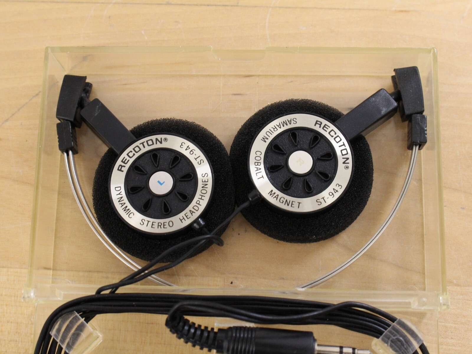 Vintage Recoton ST-943 Folding Dynamic Stereo Headphones with Cassette Case