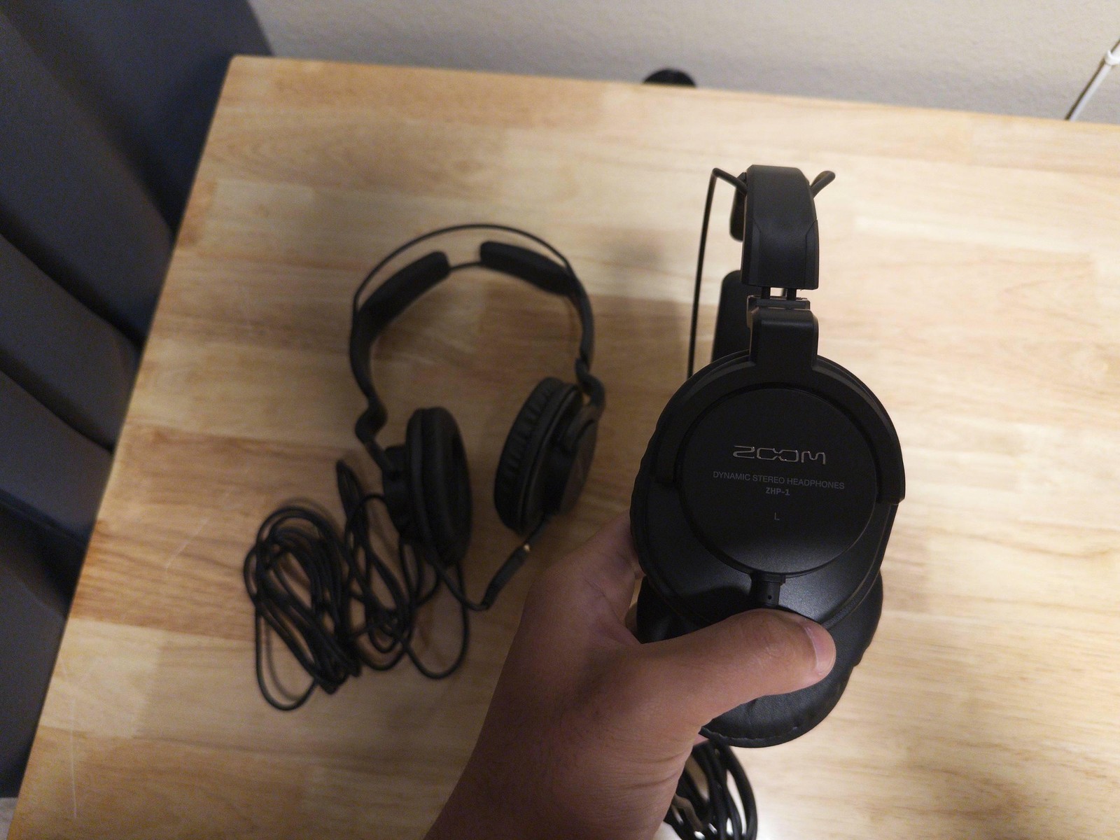 2 Zoom ZHP-1 Dynamic Stereo Headphones Black Over Ear 3.5mm Jack Lot 2
