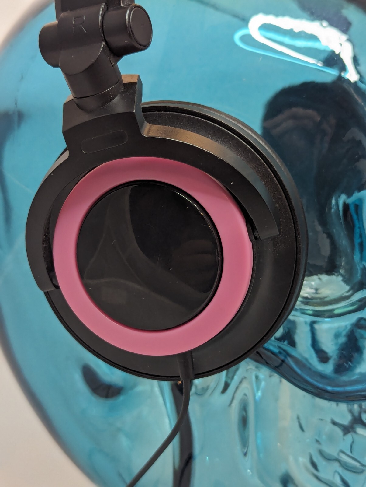 CAT EARS LIGHT UP HEADPHONES STANDARD AUX BLACK & PINK BATTERY OPERATED