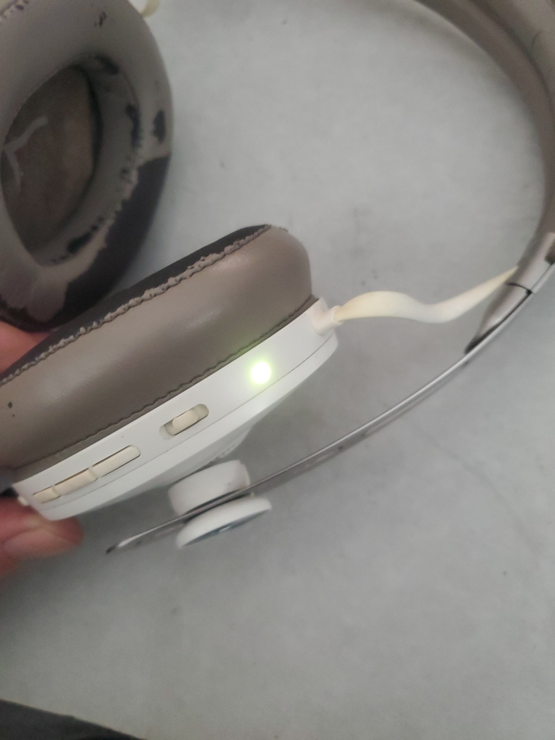 Sennheiser momentum 3 wireless headphones Tested Working