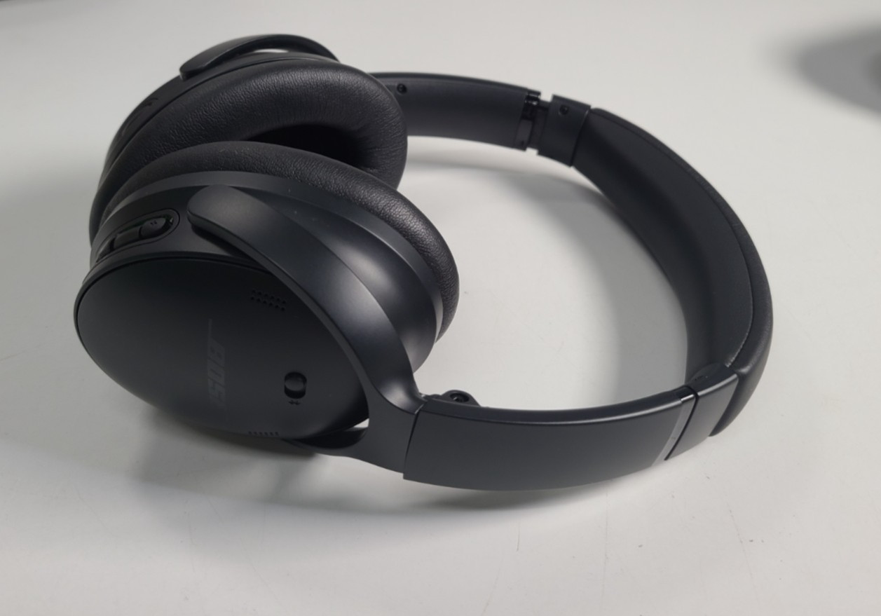 Bose QuietComfort Headphones- Black *BROWN BOX