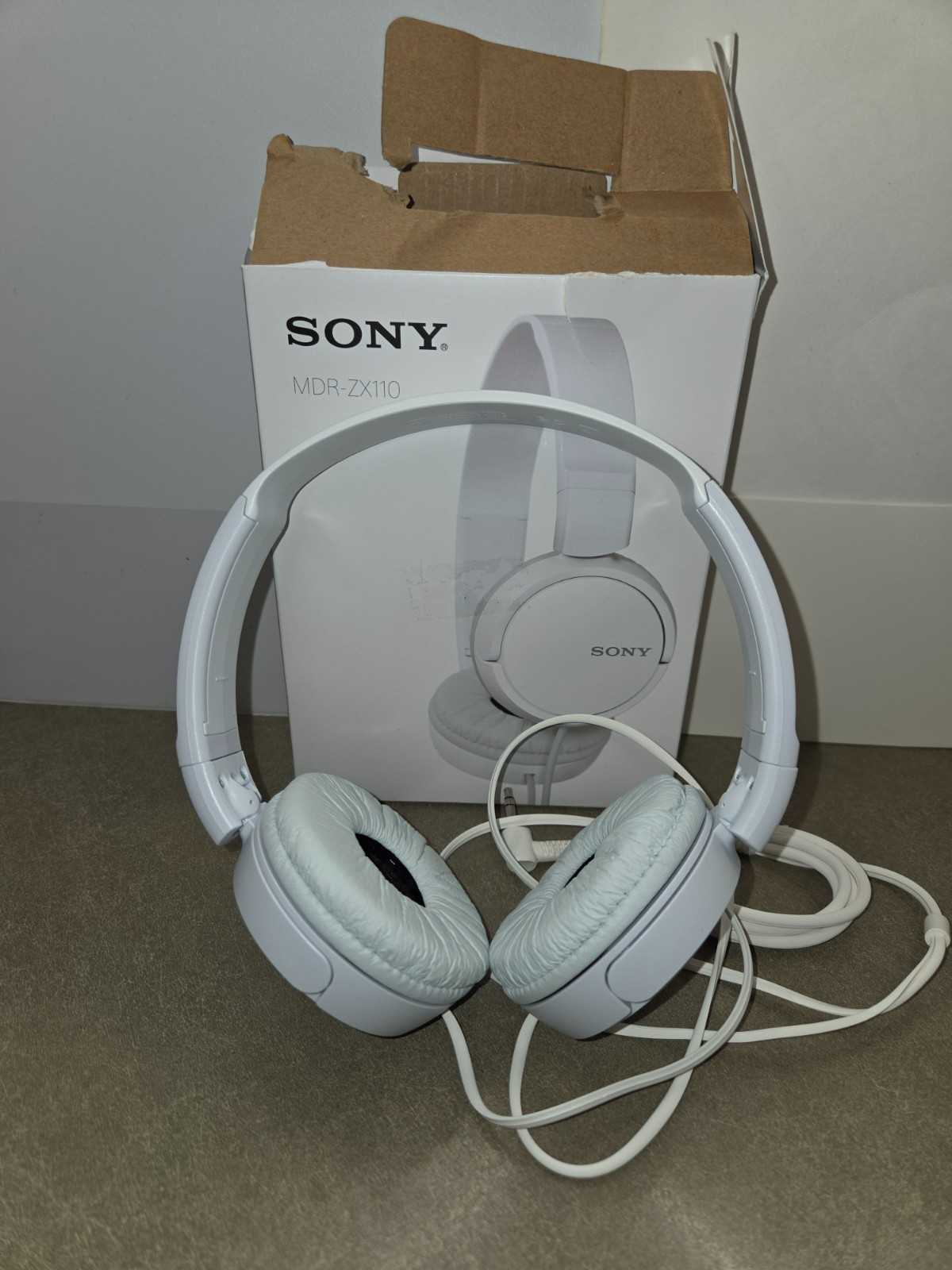 Sony MDR-ZX110 Headphones Ear-Pad (On the Ear) Headband – White