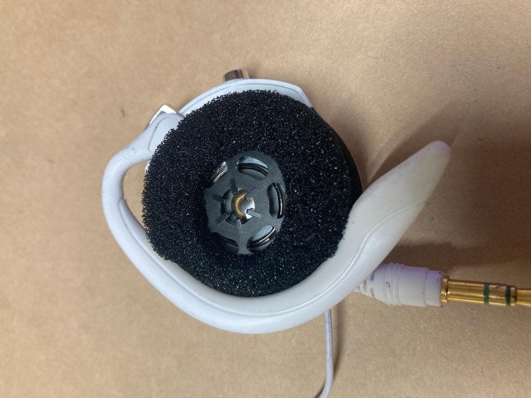 Sony MDR-Q68 Clip-On Retractable Headphones White Japan