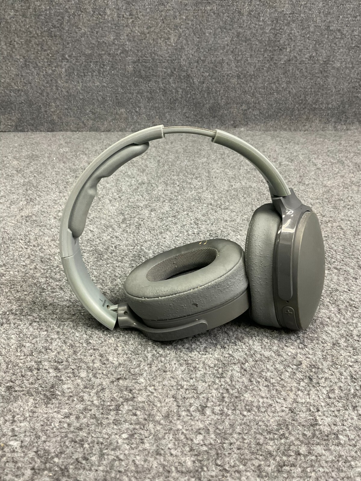 Skullcandy Gray Over Ear Headphones Used With Cable