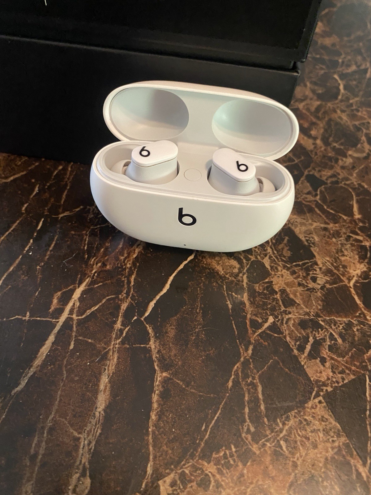 Beats by Dr. Dre Studio Buds – White