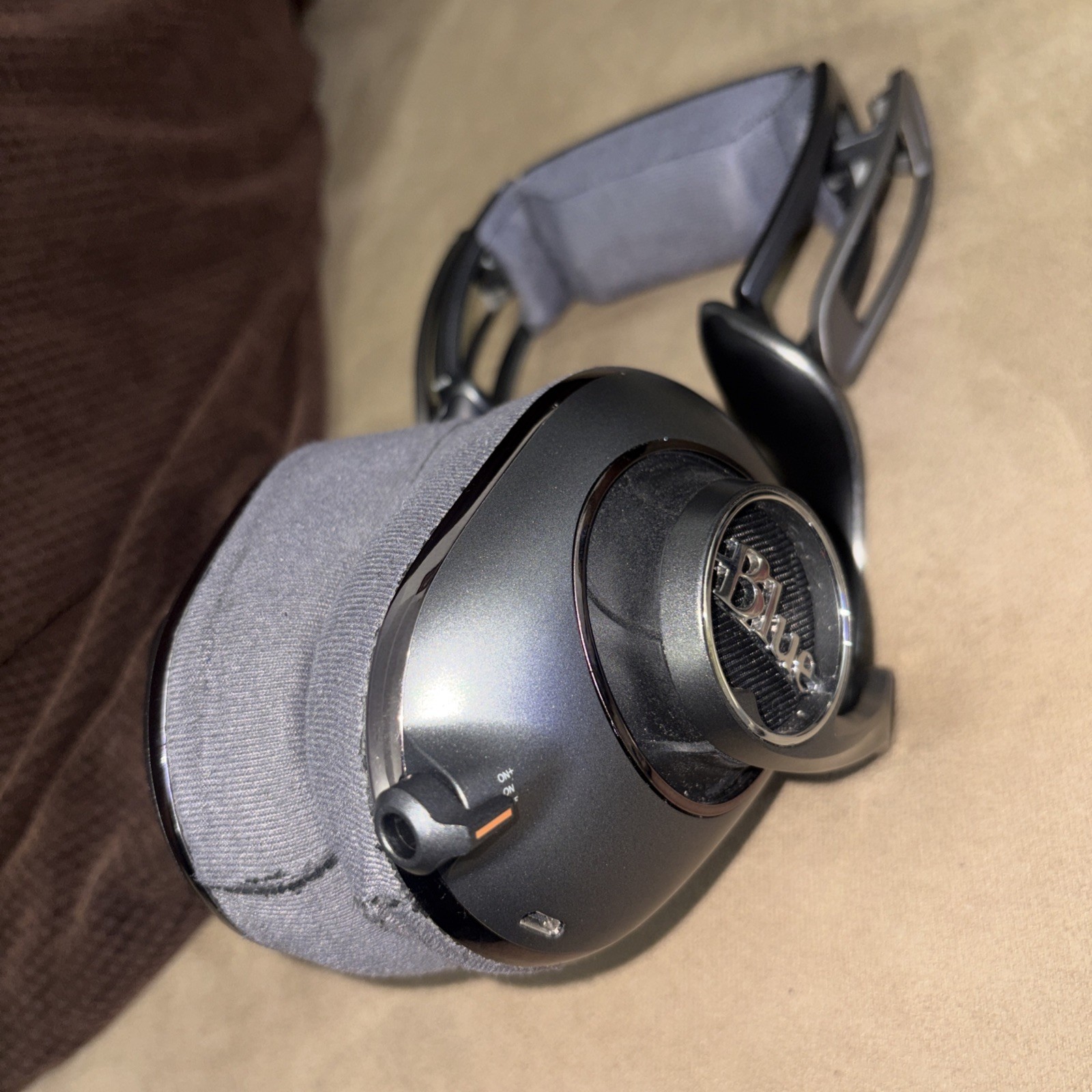 Blue Mix-Fi Powered Headphones with Built-in Audiophile. No Cable Tested