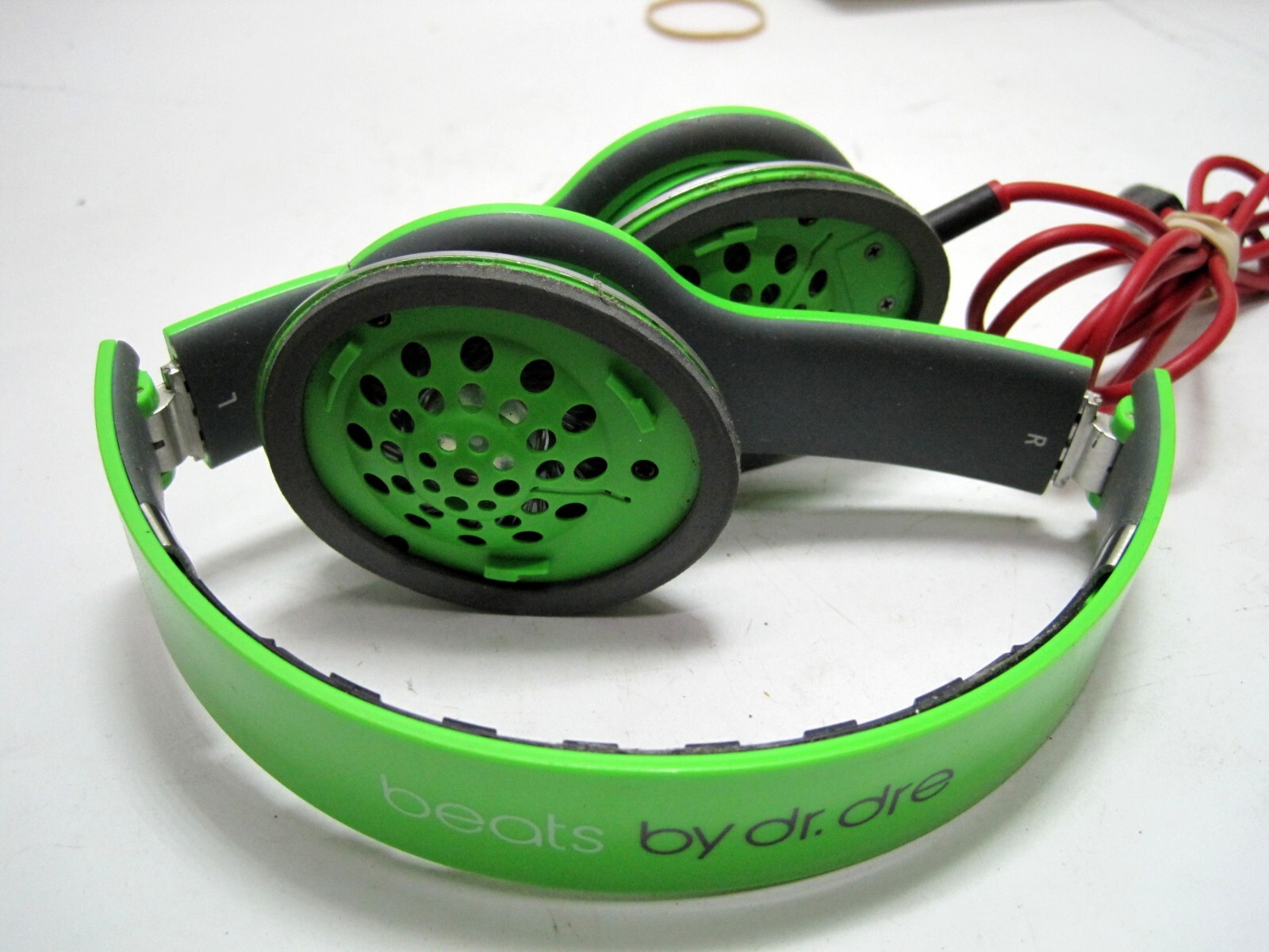 Beats by Dr. Dre Solo HD Headband Headphones – Green/GREY NEED PADS!