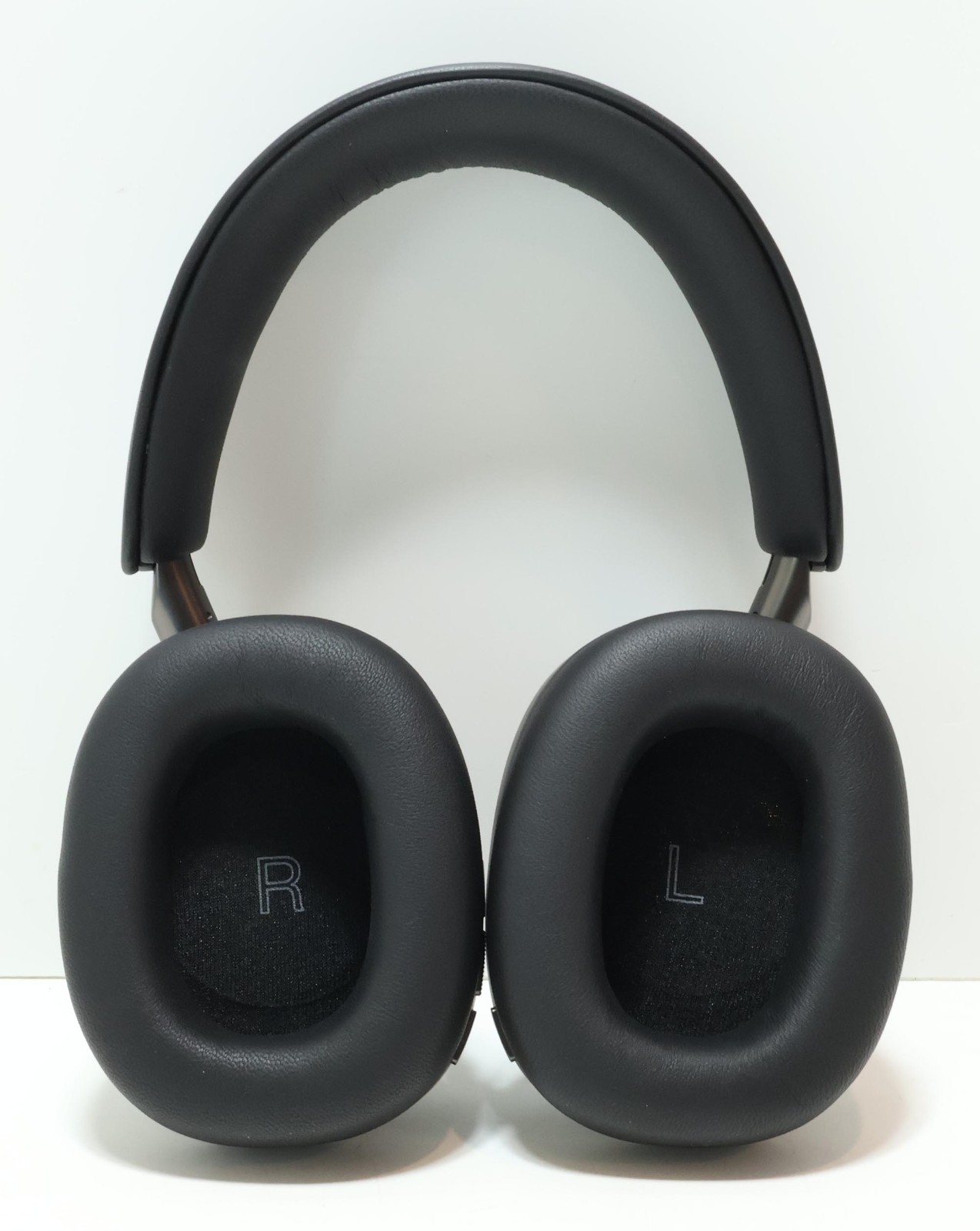 Bowers and Wilkins PX8 Model FP42951 (Black/Gray)
