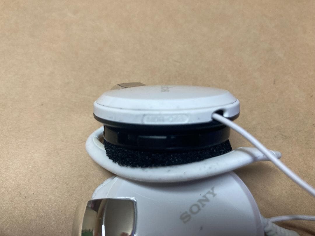 Sony MDR-Q68 Clip-On Retractable Headphones White Japan