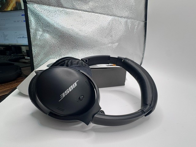 Bose QuietComfort SE Wireless Around Ear Headphones – Black, Grade A+