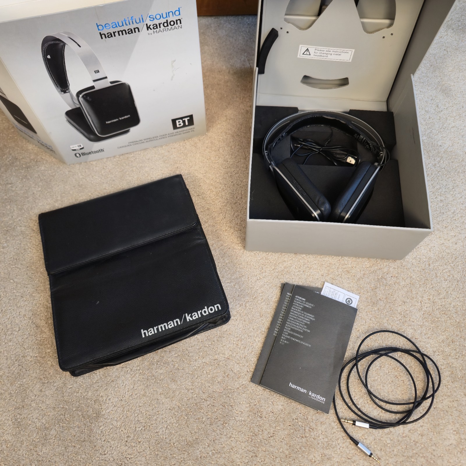 Harman Kardon Over-the-Ear Headphones Model:HARKAR-BT N2001 Tested, Accessories