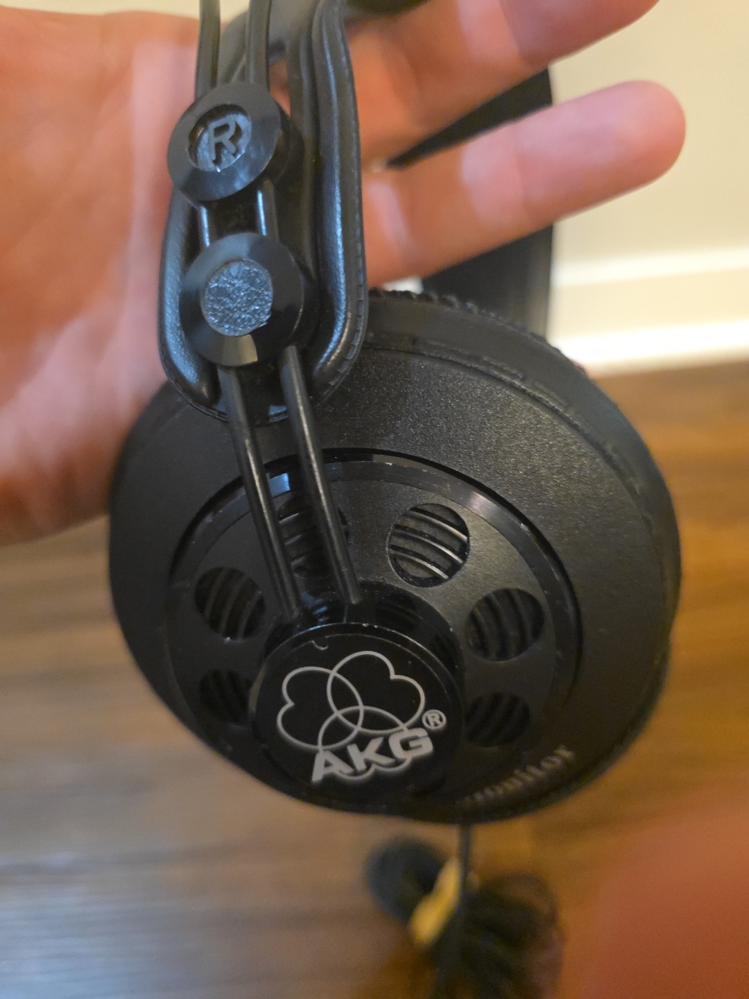 AKG STUDIO MONITOR HEADPHONES