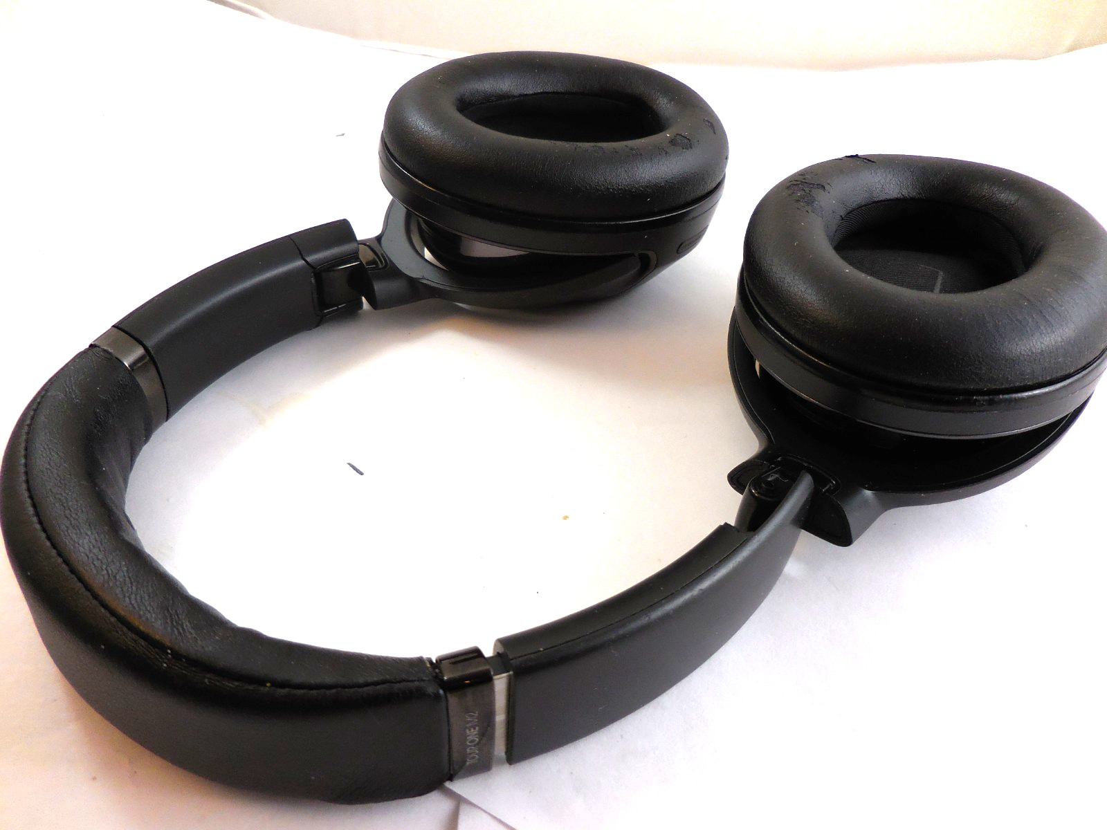 JBL Tour ONE M2 Wireless Over-Ear Noise Cancelling Headphone-Black(Hinge Broken)