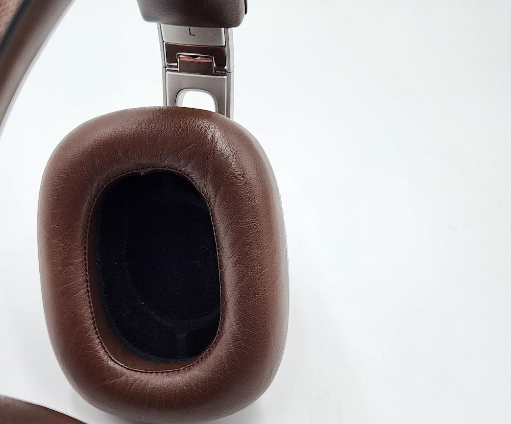 Bowers & Wilkins P9 Signature Over-Ear Headphones (Brown)