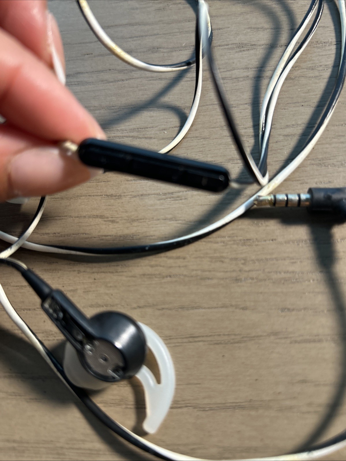 Bose IE2 In-Ear Wired Audio Headphones No Microphone Black White TESTED WORKING