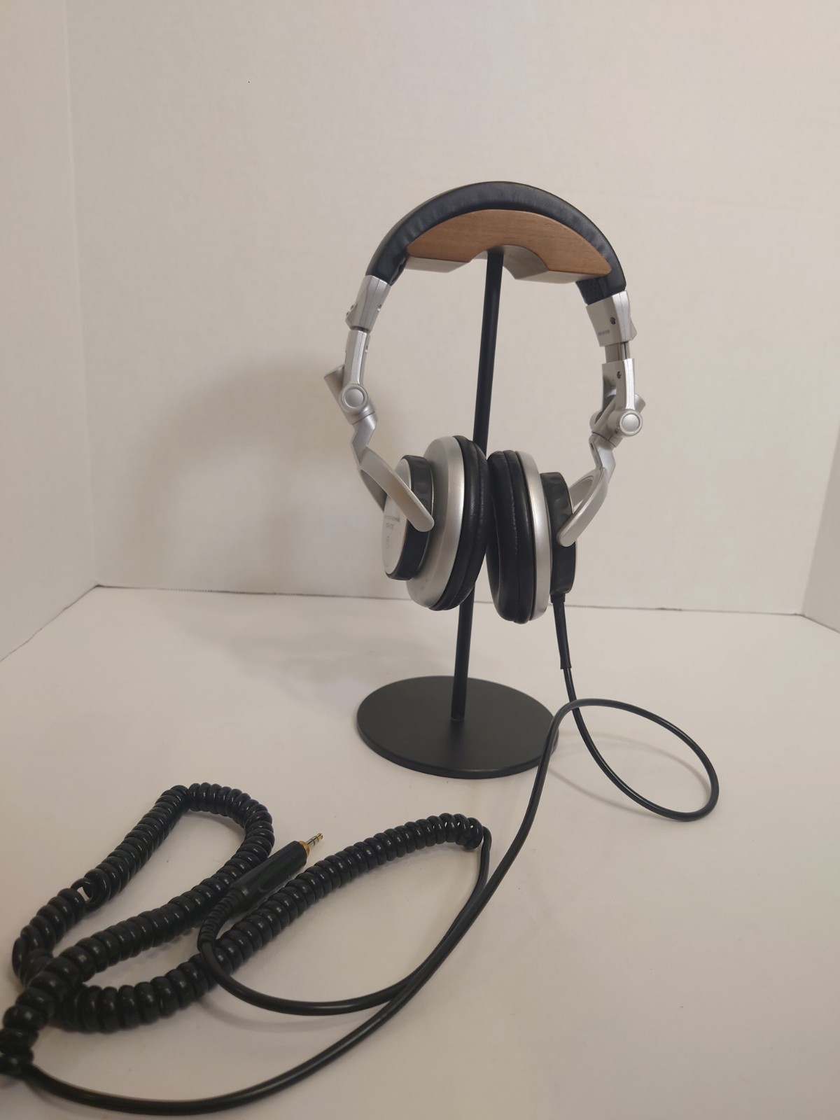 Sony MDR-V700 Over-Ear DJ Stereo Headphones 50mm Coiled 3.5mm Silver/Black
