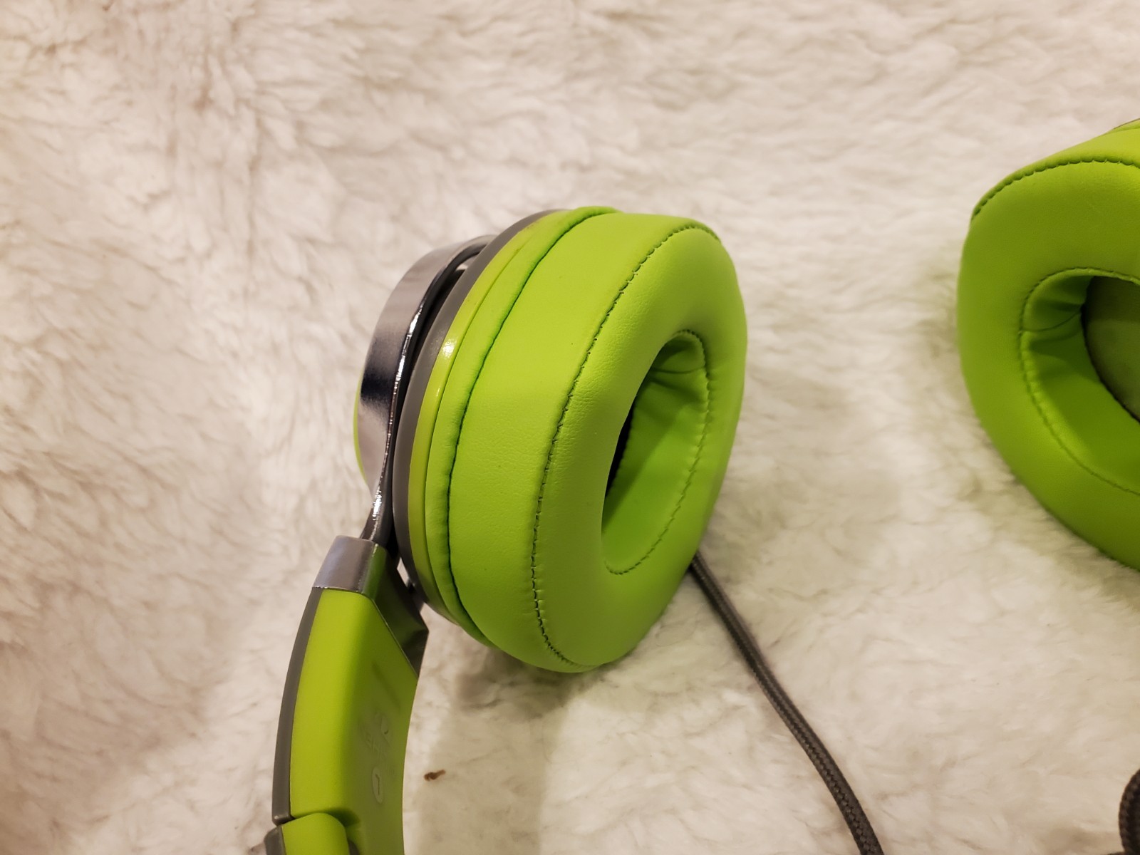 AILIHEN C8 Wired Headphones with Microphone W/ Volume Control Folding Used Bx4